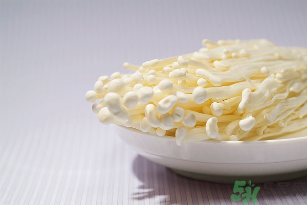 金針菇發(fā)霉了能吃嗎？金針菇長白毛還能吃嗎？