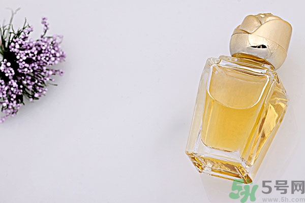 香水的前調(diào)中調(diào)后調(diào)是什么意思？香水前味中味后味啥意思？