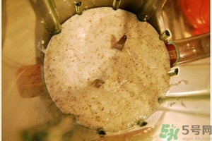 香瓜里面有紅點能吃嗎？香瓜瓤里面有紅點還能吃嗎？