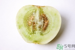 香瓜里面有紅點(diǎn)能吃嗎？香瓜瓤里面有紅點(diǎn)還能吃嗎？