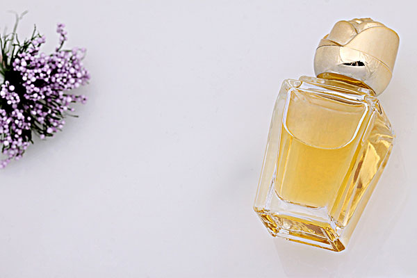 香水的前調(diào)中調(diào)后調(diào)是什么意思？香水前味中味后味啥意思？