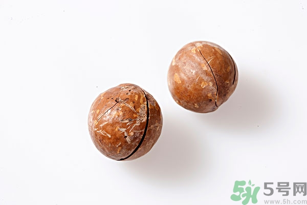 夏威夷果肉黏殼怎么辦？夏威夷果能放多久？