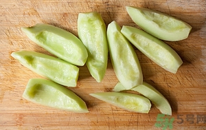 香瓜里面有紅點(diǎn)能吃嗎？香瓜瓤里面有紅點(diǎn)還能吃嗎？