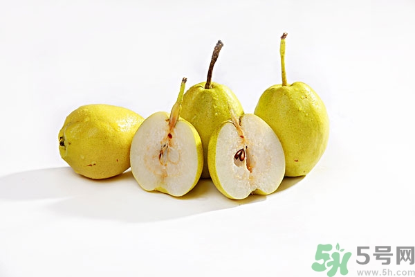 梨子煮水喝有什么功效？梨子燉冰糖的功效