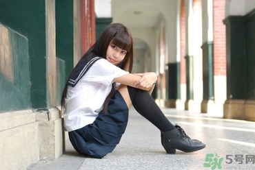 13歲來月經(jīng)正常嗎？13歲大便出血是怎么回事？