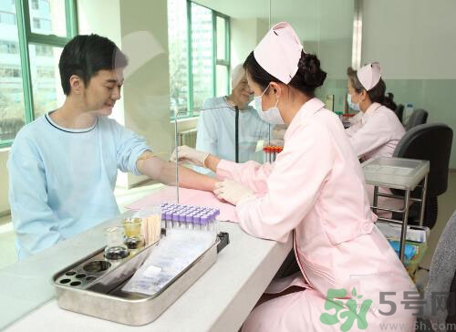 獻血后可以洗澡嗎？抽血后可以洗澡嗎？