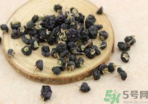 黑枸杞和紅枸杞有什么區(qū)別？黑枸杞和紅枸杞哪個好？