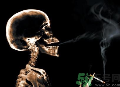 口腔潰瘍可以抽煙嗎?口腔潰瘍抽煙會怎樣 口腔潰瘍可以抽煙嗎?口腔潰瘍抽煙會怎樣