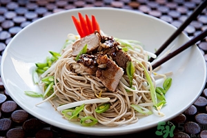 豆芽和豬肉能一起吃嗎？豆芽和豬肝能一起吃嗎？