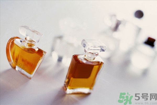 香水噴到臉上去了怎么辦？怎么噴香水才是正確的？