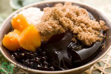 仙草是龜苓膏嗎？仙草和龜苓膏的區(qū)別？