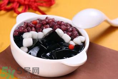 仙草是龜苓膏嗎？仙草和龜苓膏的區(qū)別？