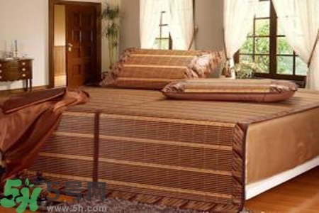 夏天睡涼席好嗎？夏天睡涼席好不好？