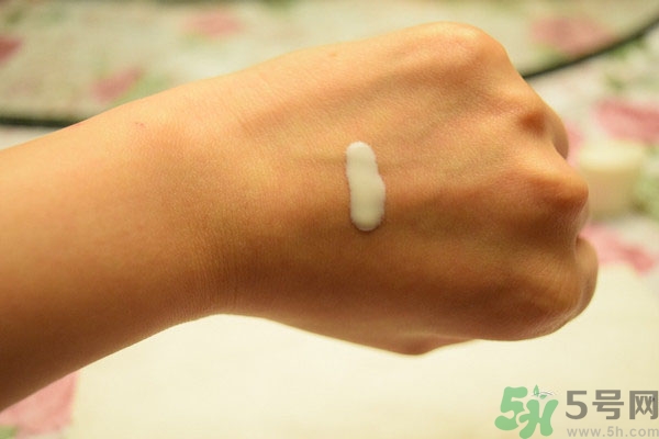 安耐曬和碧柔哪個(gè)好？安耐曬防曬霜和碧柔防曬霜哪個(gè)好？