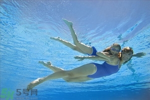 游完泳身上癢怎么回事？游泳完身上癢該怎么辦？