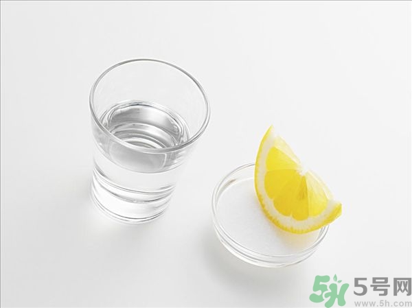 中暑喝鹽水有用嗎？中暑可以喝牛奶嗎？