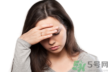 女人濕氣重的癥狀有哪些？女人濕氣重有什么表現(xiàn)？