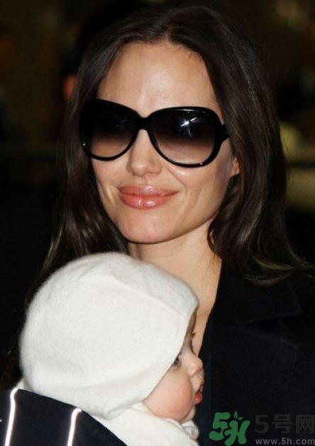 臉大應(yīng)該怎么選擇太陽(yáng)鏡？臉大適合什么太陽(yáng)鏡？