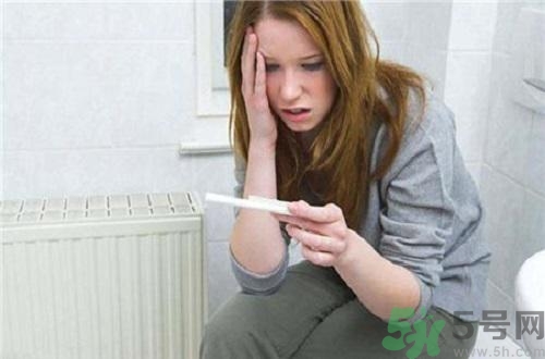 驗(yàn)孕棒和驗(yàn)孕試紙哪個(gè)好？驗(yàn)孕棒和驗(yàn)孕試紙哪個(gè)更準(zhǔn)？
