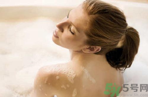 冷水洗澡好還是熱水洗澡好？冷水洗澡好不好？