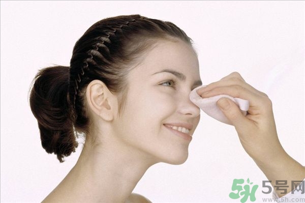 用卸妝水洗臉后還需用洗面奶嗎？卸妝水洗臉后可以不用洗面奶嗎？