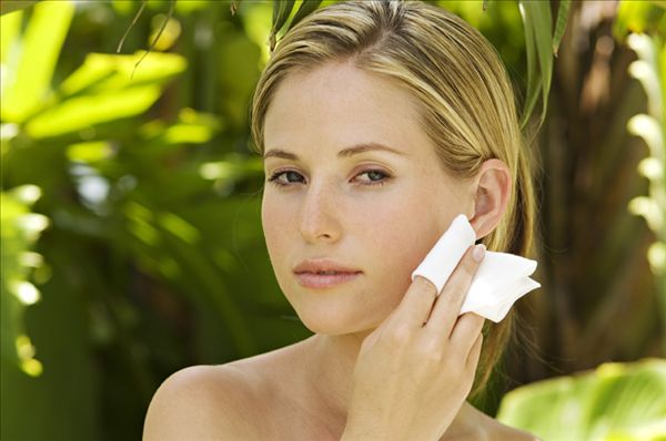 用卸妝水洗臉后還需用洗面奶嗎？卸妝水洗臉后可以不用洗面奶嗎？