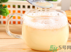 巧克力可以和豆?jié){一起吃嗎?巧克力能和豆?jié){同吃嗎? 巧克力可以和豆?jié){一起吃嗎?巧克力能和豆?jié){同吃嗎?