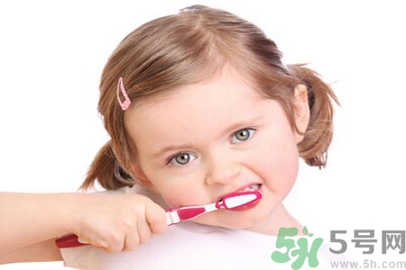 寶寶口腔潰瘍?cè)趺崔k？治療寶寶口腔潰瘍方法有什么？