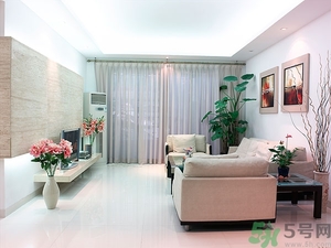 空調(diào)房空氣干燥怎么辦？空調(diào)房里放盆水有用嗎？