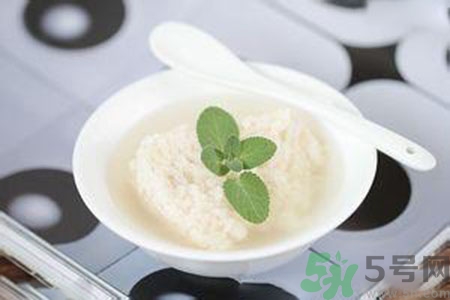 米酒長(zhǎng)白毛是什么原因？米酒長(zhǎng)白毛還能吃嗎？