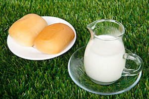 酸奶可以直接敷臉上嗎？酸奶可以敷臉嗎？