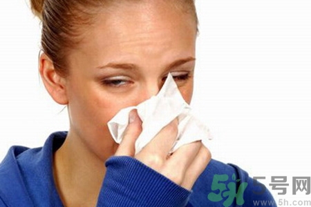 鼻炎能用生理鹽水清理鼻腔嗎？鼻炎能不能用生理鹽水清理鼻腔？