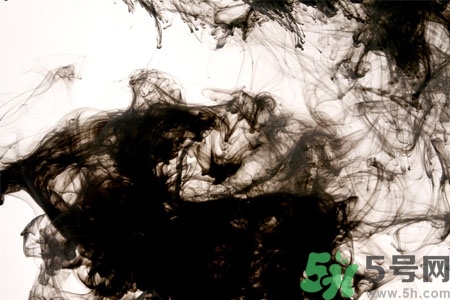 手上染上墨水的洗滌方法是什么？衣服染上墨水的洗滌方法有哪些？