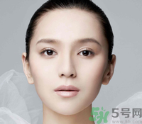 為什么眉心總是長痘痘？眉心長痘痘怎么回事？