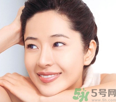 為什么眉心總是長痘痘？眉心長痘痘怎么回事？