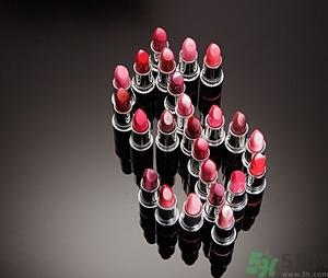 夏天用口紅好還是唇彩好？涂口紅會色素沉淀嗎？