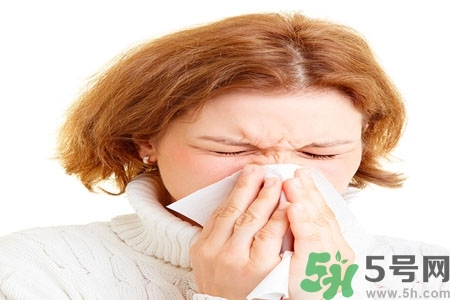 怎么樣用生理鹽水清洗鼻腔？用生理鹽水清理鼻腔的方法？