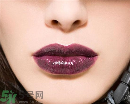 口紅會(huì)使嘴唇變黑嗎?口紅讓嘴唇變黑怎么辦 口紅會(huì)使嘴唇變黑嗎?口紅讓嘴唇變黑怎么辦