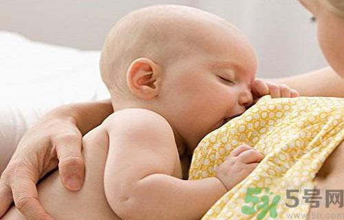 寶寶吃慣了奶瓶不吃母乳怎么辦？喂奶的正確方法