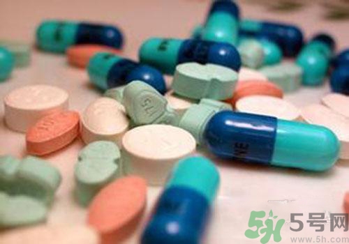 藿香正氣水和感冒藥能一起吃嗎？藿香正氣水不能和什么一起吃？