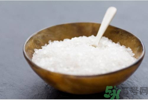 口腔潰瘍能用鹽水漱口嗎嗎?鹽水漱口能治口腔潰瘍嗎 口腔潰瘍能用鹽水漱口嗎嗎?鹽水漱口能治口腔潰瘍嗎