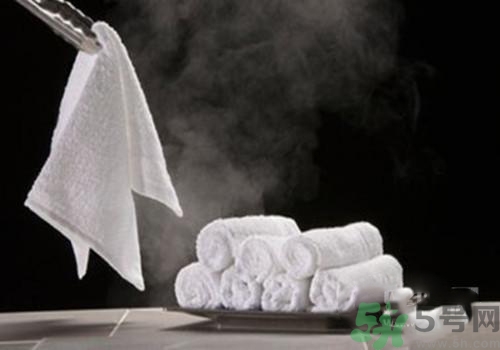 眼睛腫了用冷水敷還是熱水敷？眼睛腫了怎么辦？