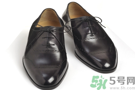 皮鞋發(fā)霉怎么處理？皮鞋發(fā)霉怎么清洗？