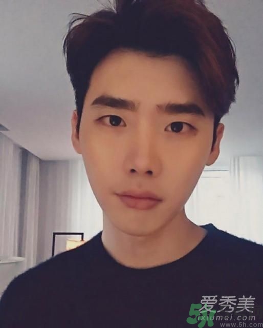 李鐘碩發(fā)型是什么？姜哲發(fā)型是什么？