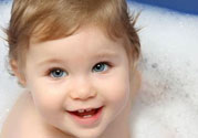 給寶寶洗澡要注意什么？夏季給寶寶洗澡最適宜的溫度？