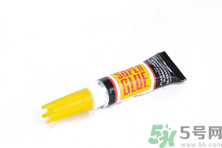 502膠水怎么洗？如何祛除衣服上的膠水？