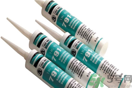 膠可以用什么洗掉？膠水怎么處理干凈？