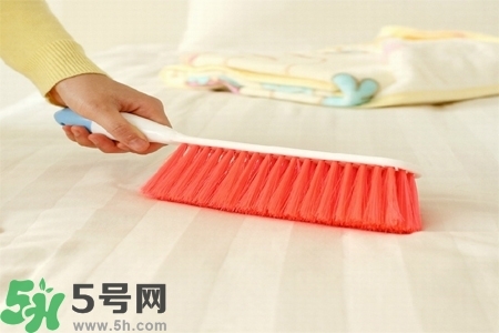 如何清洗床單上的血跡？