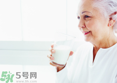 老年人骨質(zhì)疏松吃什么好？骨質(zhì)疏松應(yīng)該如何預(yù)防？