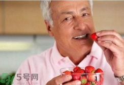 老年人骨質(zhì)疏松吃什么好？骨質(zhì)疏松應(yīng)該如何預(yù)防？